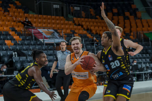 曼城为何盯 曼城为何盯