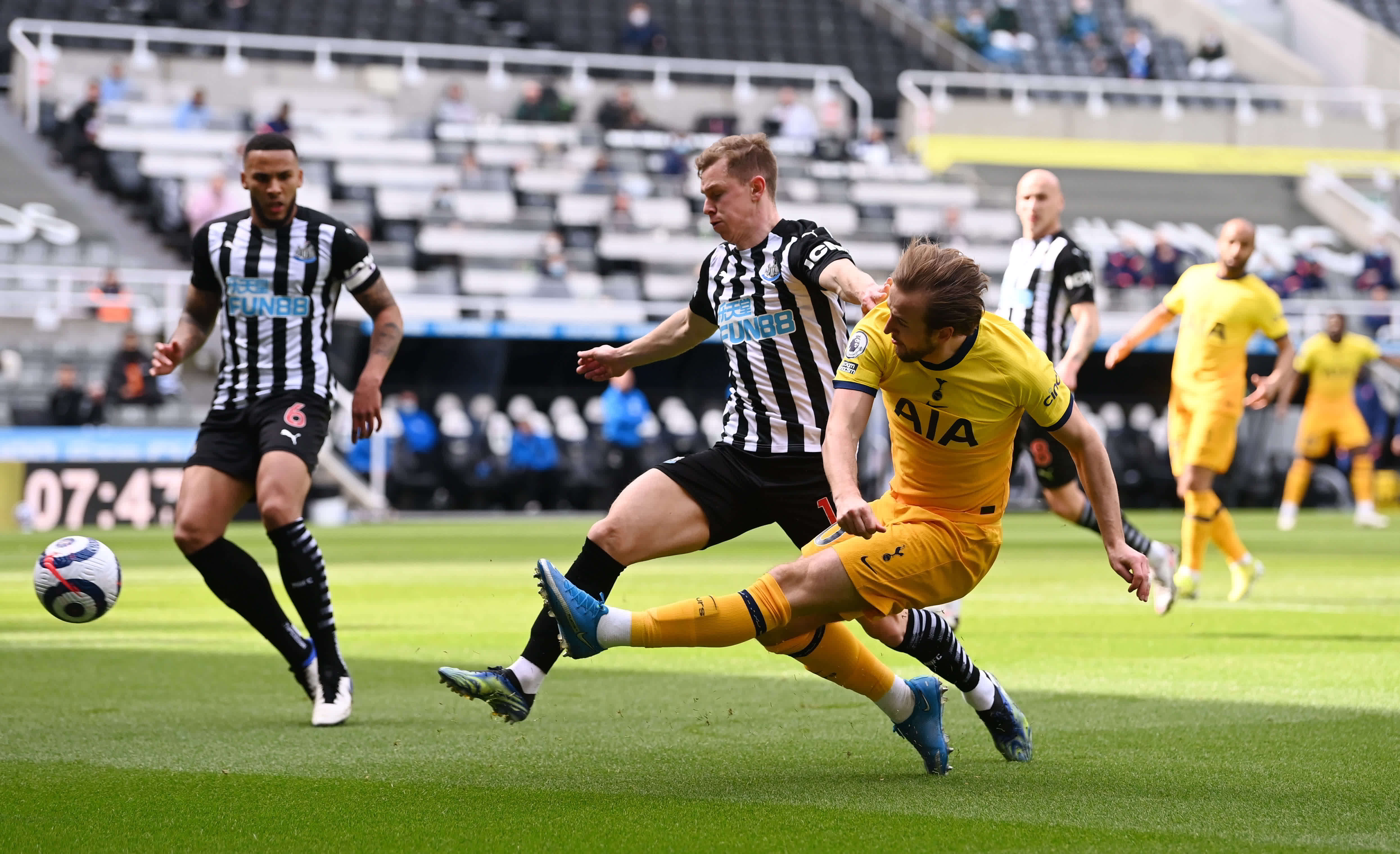 巴赫中场球 巴赫中场球